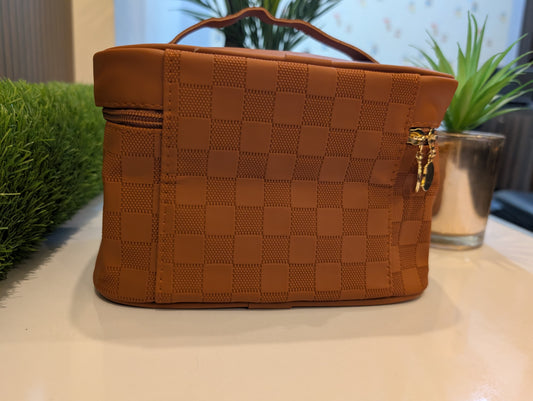 Premium Checkered Makeup Bag – Travel Friendly & Stylish
