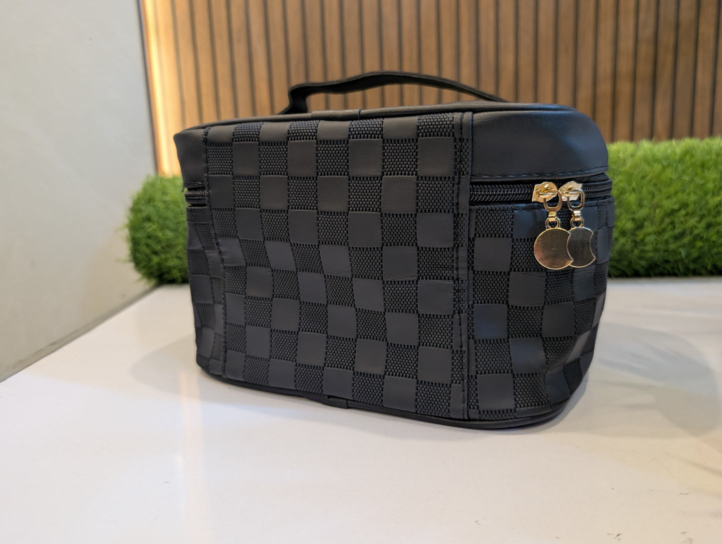 Premium Checkered Makeup Bag – Travel Friendly & Stylish